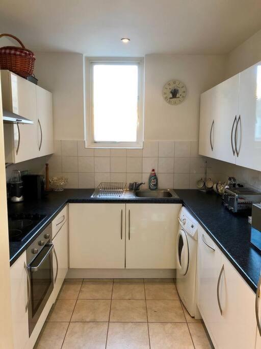 Spacious Apartment In The Heart Of Camden Town 런던 외부 사진